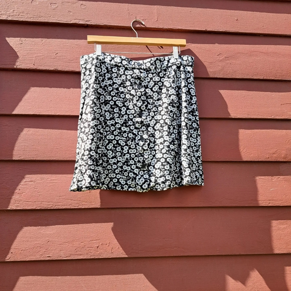Black & white faux button skirt
